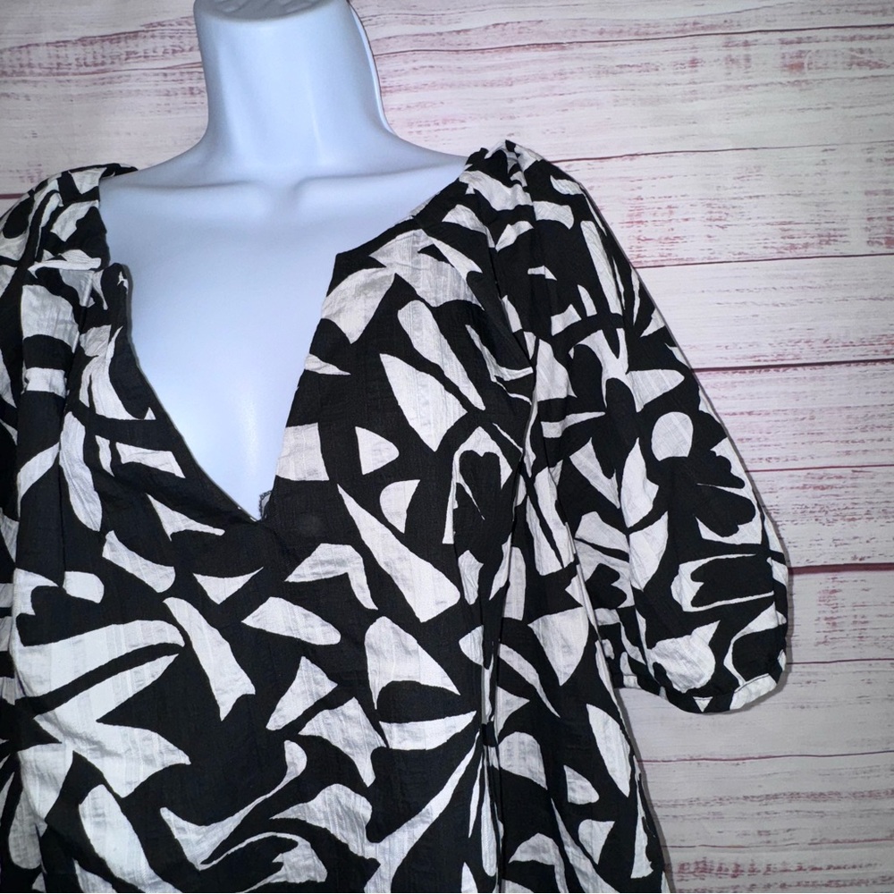 A New Day Black and White Floral Blouse - Picture 3 of 7
